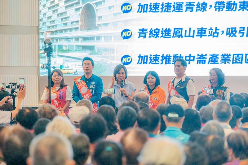 柯志恩(左三)強調自己「沒有派系、更沒有包袱」，面對對手的抹黑攻擊也絕對無所畏懼。&nbsp;&nbsp;&nbsp;圖：國民黨高雄市黨部/提供