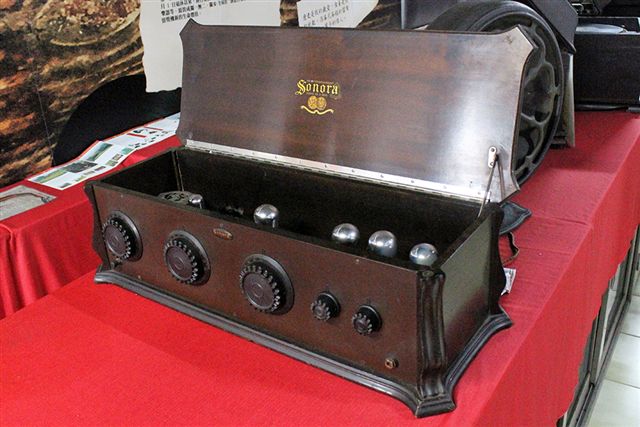 Sonora 古董真空管收音機
年代:1915 
說明：美國製。   圖 : 林本博/提供