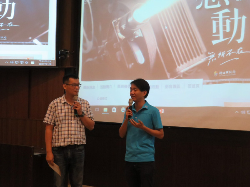 新北市新聞局與逢甲大學通識教育中心合作，放映《遷移啟事》紀錄片，邀請導演林煥文（右）與助理教授李建成助理教授李建成對談。   圖：新北市新聞局/提供