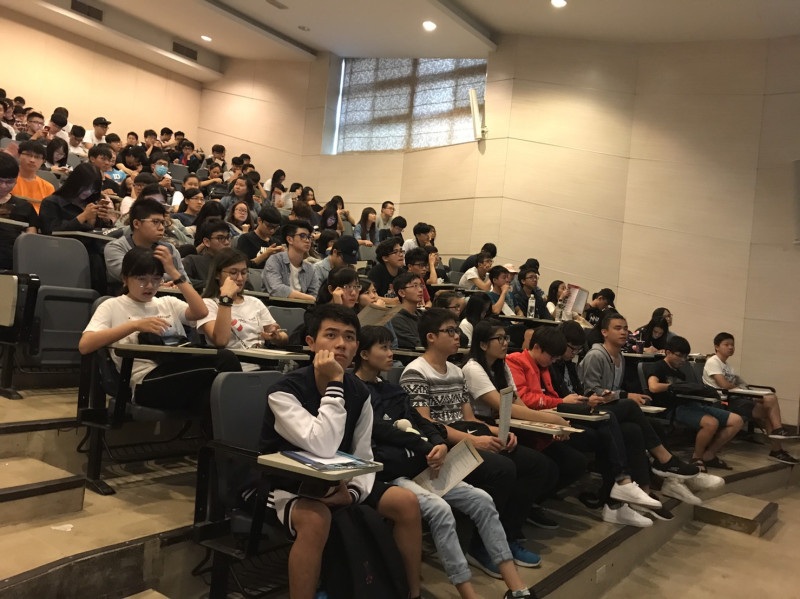 《遷移啟事》紀錄片觀賞現場，許多逢甲大學的學生參與。   圖：新北市新聞局/提供