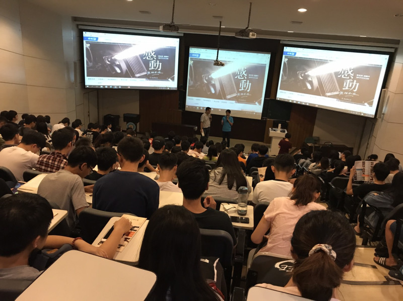 《遷移啟事》紀錄片導演林煥文說，台中建國市場是全國最大的零售市場，近年亞洲三大市場遷移，建國市場就是其中之一。   圖：新北市新聞局/提供