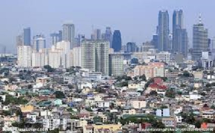 菲律賓移民局昨晚在馬卡蒂市一家網路博奕公司捉拿中國通緝犯，結果一併帶走70多名在場工作的外籍人士，其中包括34名台灣人，駐菲代表處已派人前往探視，並瞭解狀況。   圖 : 翻攝自呢圖網