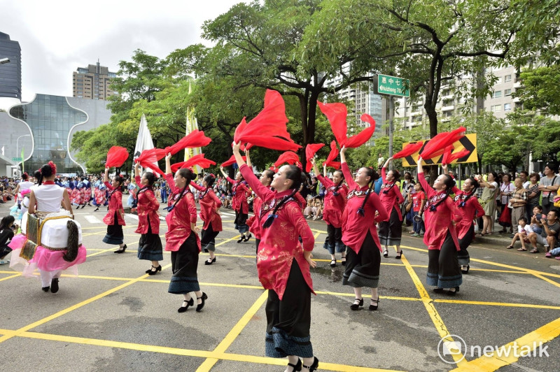 台中青年高中參加2016臺中國際踩舞祭的表演   圖:台中市觀旅局提供