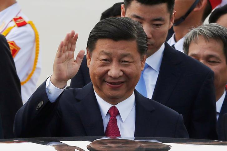 中國最高領導人習近平抵達越南，準備進行國事訪問，並出席APEC領導人非正式會議，接著再轉往寮國訪問。   圖：達志影像/路透社