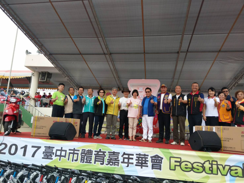 今年嘉年華活動相當多元,除了有各式體育表演、運動體驗外,還有樂團表演及有獎徵答遊戲。 圖:台中市政府/提供
