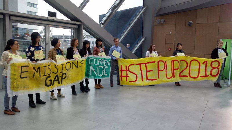 美國環保組織與國際青年發起「STEP UP 2018」行動。   圖 : 台灣青年氣候聯盟 /提供