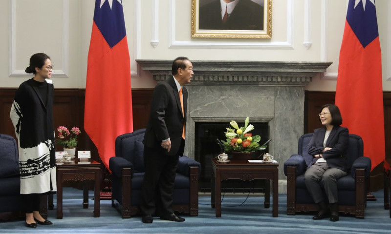 總統蔡英文13日在府內接見APEC經濟領袖會議代表宋楚瑜。   圖：總統府/提供