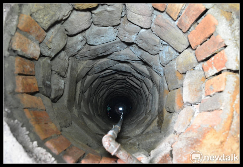 上百年的古井，井中的湧泉，已有百年歷史，台北市文資委員同意讓它搬家!   圖:漂浪島嶼／提供