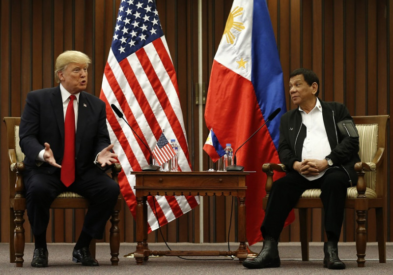 第31屆東協峰會暨相關會議今（13）日登場，菲律賓總統杜特地和美國總統川普進行首次雙邊會議。   圖：達志影像/美聯社