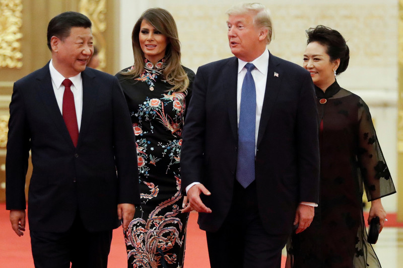 美國總統川普（前排右起）與中國國家主席習近平會面，在鏡頭前相談甚歡。   圖：達志影像/路透社