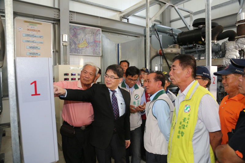 台南市代理市長李孟諺與貴賓共同啟動下營應急抽水站   圖:台南市提供