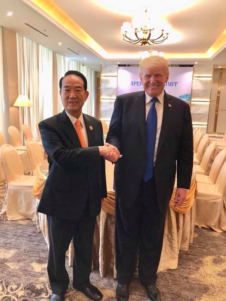 親民黨主席宋楚瑜連續兩年代表台灣出席APEC，現在卻傳將被林全取代。   圖：翻攝自謝金河臉書