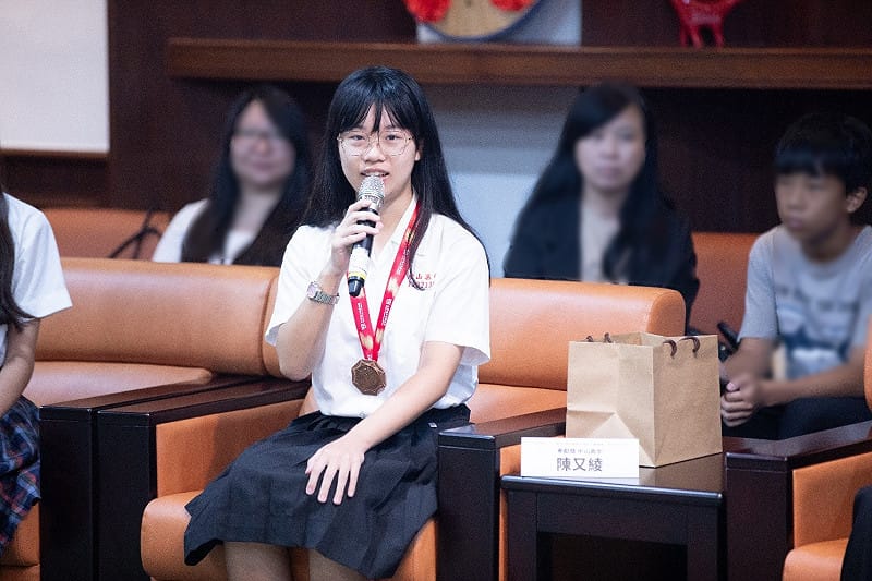 陳又綾將美術專長帶入小兒科病房與偏鄉地區。&nbsp;&nbsp;&nbsp;圖：高雄市青年局/提供