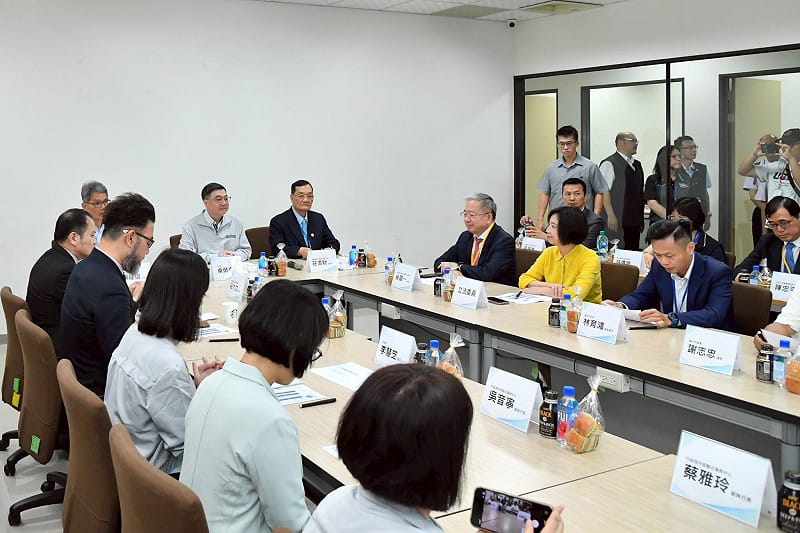 行政院長卓榮泰今（5）日前往台中參訪旭東機械工業股份有限公司參訪。&nbsp;&nbsp;&nbsp;圖：行政院提供