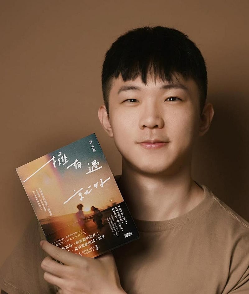 黃山料是暢銷書作者，多次榮登各大書店暢銷榜冠軍&nbsp;&nbsp;&nbsp;圖：翻攝自黃山料臉書