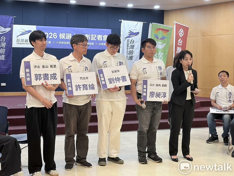 時代力量此次提名五名參選人,分別是:台北市大安文山區市議員參選人、現任文山區華興里長陳峙穎;雲林縣斗六林內莿桐縣議員參選人廖昶淳;宜蘭縣宜蘭市縣議員參選人劉仲書;竹北市第二選區市民代表參選人許育綸;竹東鎮第四選區鎮民代表參選人彭致豪。左一為無黨籍新北市汐止金山萬里市議員參選人、現任汐止在地里長郭書成。 圖:李宣萱/攝 時代力量此次提名五名參選人,分別是:台北市大安文山區市議員參選人、現任文山區華興里長陳峙穎;雲林縣斗六林內莿桐縣議員參選人廖昶淳;宜蘭縣宜蘭市縣議員參選人劉仲書;竹北市第二選區市民代表參選人許育綸;竹東鎮第四選區鎮民代表參選人彭致豪。左一為無黨籍新北市汐止金山萬里市議員參選人、現任汐止在地里長郭書成。 圖:李宣萱/攝