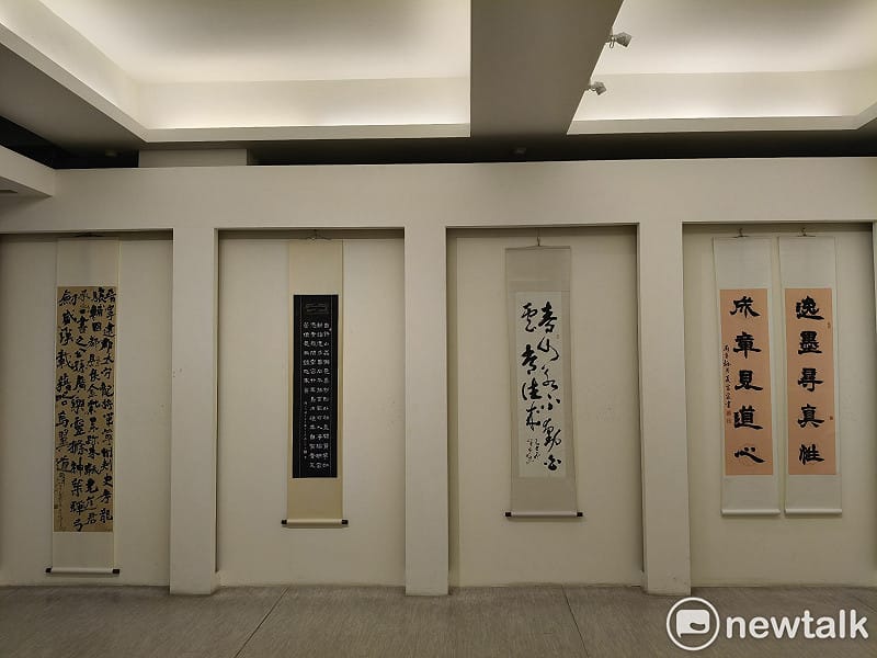 「龍麟御影會明宗」書法聯展為「龍麟雅集」成立後首度公開聯展，以「龍麟御影」為題，集結多位橫跨世代與領域的書藝創作者，從古典筆墨出發，延伸至當代思維的多元實踐，展現書法藝術在時代轉折中的深層對話。&nbsp;&nbsp;&nbsp;圖：黃博郎／攝