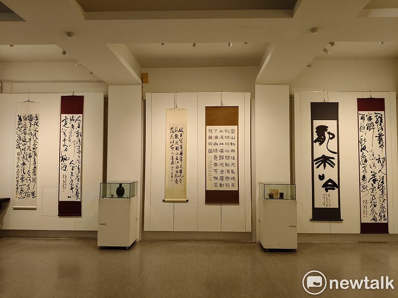 「龍麟御影會明宗」書法聯展為「龍麟雅集」成立後首度公開聯展，以「龍麟御影」為題，集結多位橫跨世代與領域的書藝創作者，從古典筆墨出發，延伸至當代思維的多元實踐，展現書法藝術在時代轉折中的深層對話。&nbsp;&nbsp;&nbsp;圖：黃博郎／攝