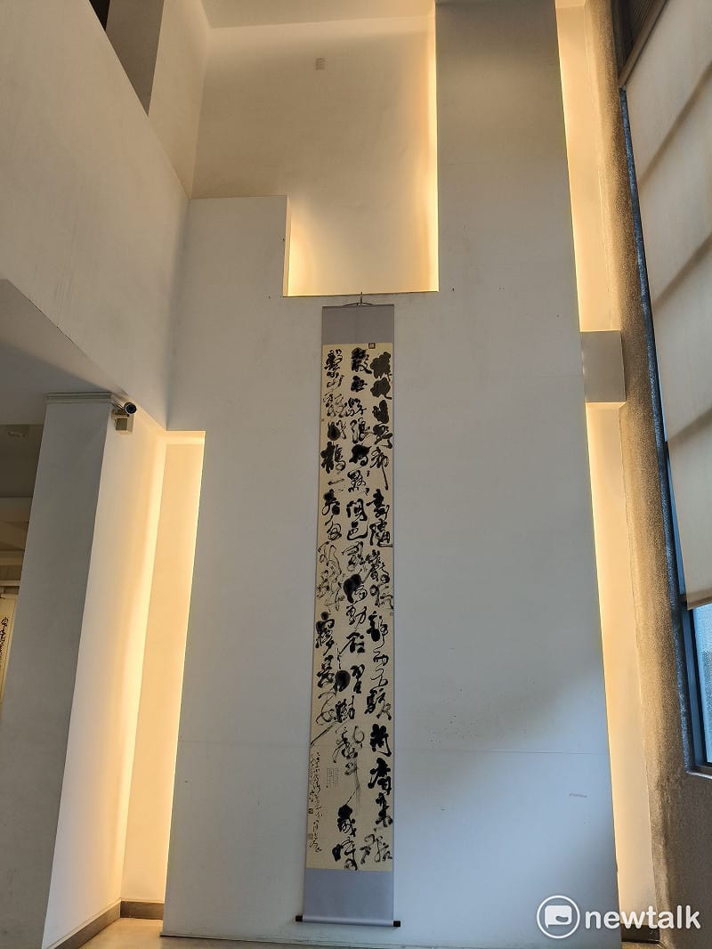 「龍麟御影會明宗」書法聯展為「龍麟雅集」成立後首度公開聯展，以「龍麟御影」為題，集結多位橫跨世代與領域的書藝創作者，從古典筆墨出發，延伸至當代思維的多元實踐，展現書法藝術在時代轉折中的深層對話。&nbsp;&nbsp;&nbsp;圖：黃博郎／攝