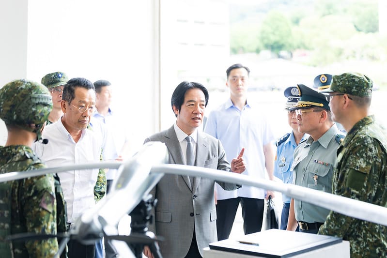  賴清德說，ALTIUS-600M攻擊型無人機實彈射擊成績優異。 圖：總統府提供 