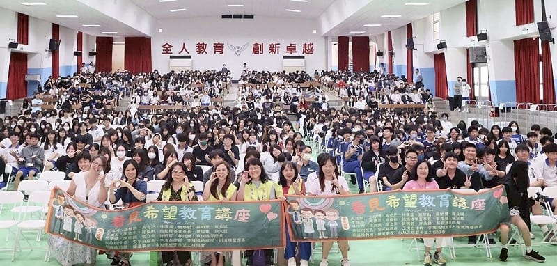 「2026看見人生．芯希望教育講座」鼓勵青年學子勇敢追夢。 &nbsp;&nbsp;&nbsp;圖：高雄高商/提供