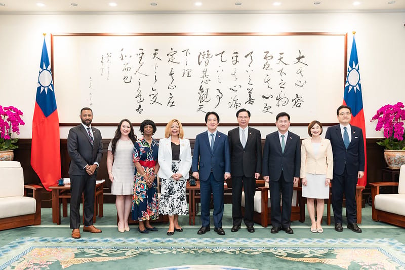 賴清德接見美國聯邦眾議院「國會非裔議員連線」副主席麥珂貝(Lucy McBath)訪團。 圖:總統府提供 賴清德接見美國聯邦眾議院「國會非裔議員連線」副主席麥珂貝(Lucy McBath)訪團。 圖:總統府提供