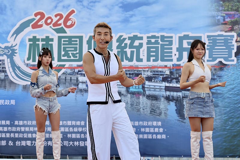 潘若迪(中)在開幕儀式帶動全場大跳暖身操。&nbsp;&nbsp;&nbsp;圖：高雄市政府/提供