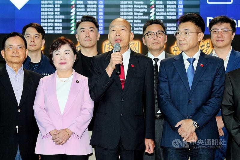 立法院長韓國瑜（前排右2）21日晚間率跨黨派立委訪美，他表示，首要目標是推動國會外交，與美方議員就國家安全、選區治理，以及台美國會未來能否深化合作與聯繫交流等交換意見。&nbsp;&nbsp;&nbsp;圖：中央社提供