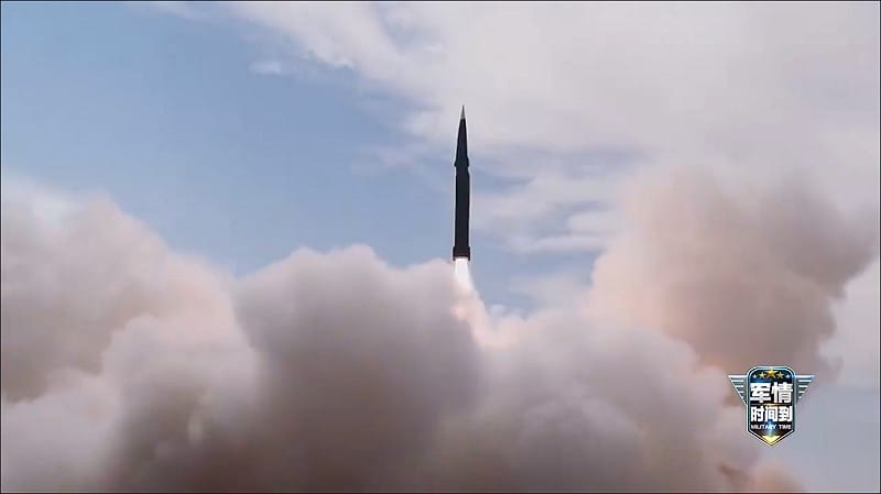 有軍事評論員分析指出，多車齊射是現代戰爭中相當重要的技術標準，強調相關技術具有實戰意義，並非為了好看而已。&nbsp;&nbsp;&nbsp;圖：翻攝自 環球網