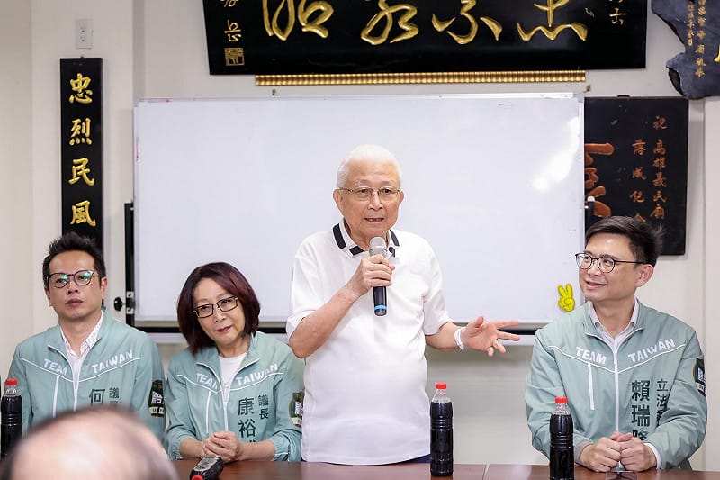 客家大老廖松雄(右二)呼籲鄉親全力支持賴瑞隆(右一)。&nbsp;&nbsp;&nbsp;圖：賴瑞隆辦公室/提供