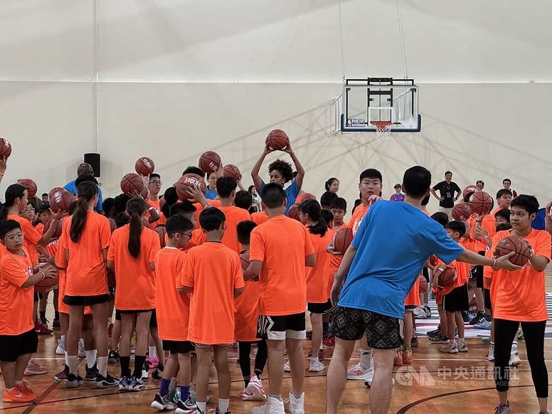 NBA未來之星邀請賽本週在新加坡登場，相關活動吸引年輕球員與粉絲參與。中央社記者吳昇鴻新加坡攝 115年6月28日&nbsp;&nbsp;&nbsp;