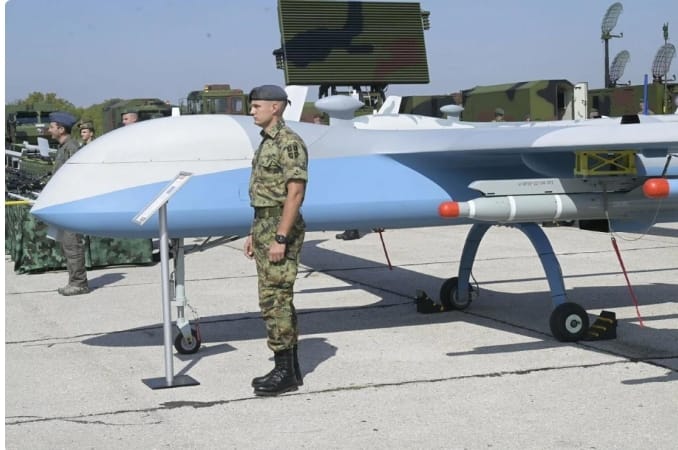 中國製FH-95武裝無人機與FT-8B/C系列雷射制導導彈。&nbsp;&nbsp;&nbsp;圖 : 翻攝自零度Military