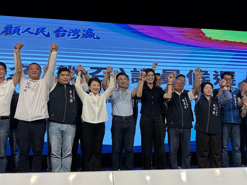 鄭麗文說,盧秀燕是我們的太陽,也是我們共同的媽媽。圖:國民黨提供 鄭麗文說,盧秀燕是我們的太陽,也是我們共同的媽媽。圖:國民黨提供