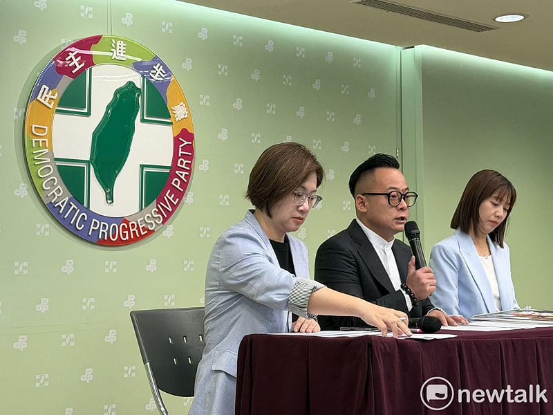 童子瑋召開「基隆幼兒園虐童案」記者會,立委陳培瑜、張雅琳陪同出席。 圖:高逸帆/攝 童子瑋召開「基隆幼兒園虐童案」記者會,立委陳培瑜、張雅琳陪同出席。 圖:高逸帆/攝