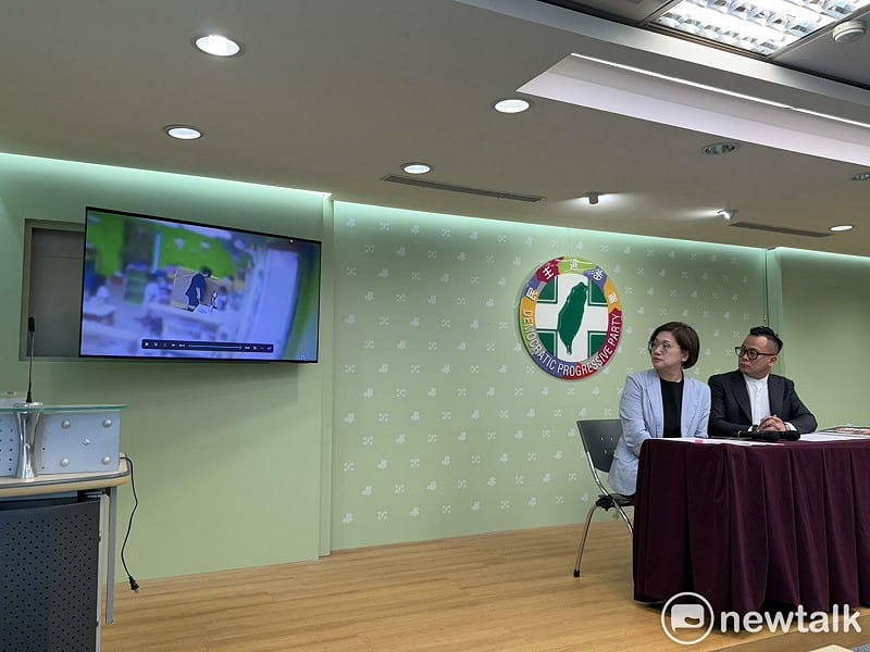 記者會前播放15秒兒童受虐影片。 圖:高逸帆/攝 記者會前播放15秒兒童受虐影片。 圖:高逸帆/攝