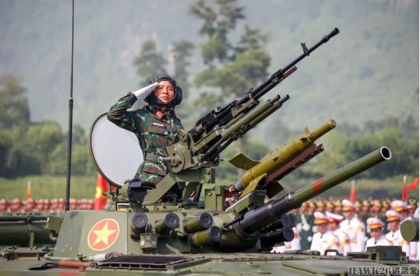  越南自製的 XCB-01 步兵戰車參與近期舉行的 A80 演習活動。 圖：翻攝自 騰訊網 hawk26 講武堂 