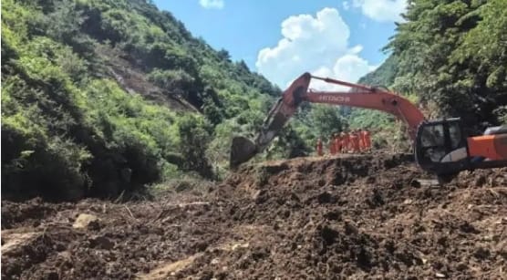  甘肅發生山崩，33人遭到活埋，多為臨場雇工。 圖 : 翻攝自極目新聞 