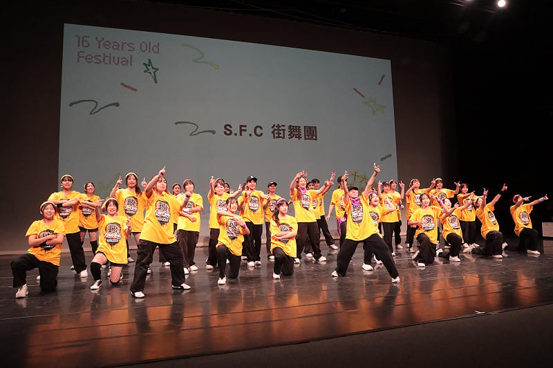 由台南市政府文化局主辦的「十六歲正青春藝術節」今日於台江文化中心舉辦活動記者會，文化局長黃雅玲代表台南市長黃偉哲宣布活動正式啟動。&nbsp;&nbsp;&nbsp;圖：台南市政府提供