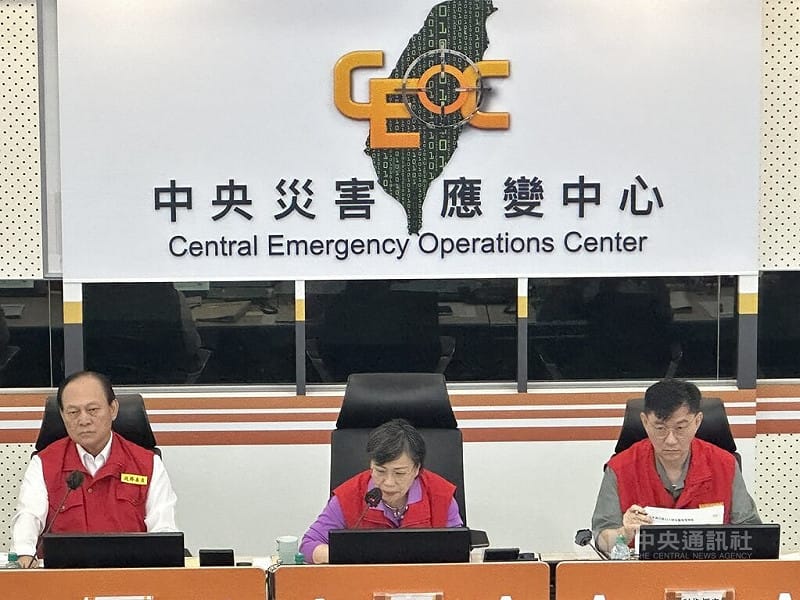 中央災害應變中心11日上午召開颱風巴威第6次工作會報，由指揮官、內政部長劉世芳（中）主持。中央災害應變中心統計全台有36人受傷，多為騎車自摔。中央社記者劉建邦攝　115年7月11日&nbsp;&nbsp;&nbsp;