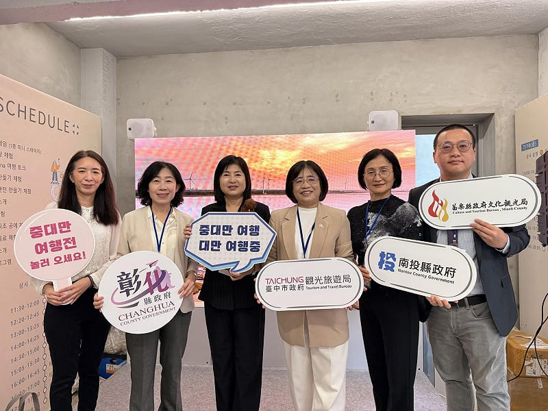 駐韓國台北代表部郭秋雯公使及交觀署首爾辦事處薛佳翎主任參加觀光推廣會開幕。&nbsp;&nbsp;&nbsp;圖：台中市政府/提供