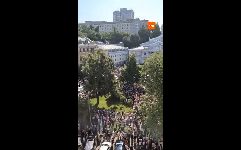 費多羅夫遭撤換後，也引爆烏克蘭國內罕見的政治示威。&nbsp;&nbsp;&nbsp;圖：翻攝自影片