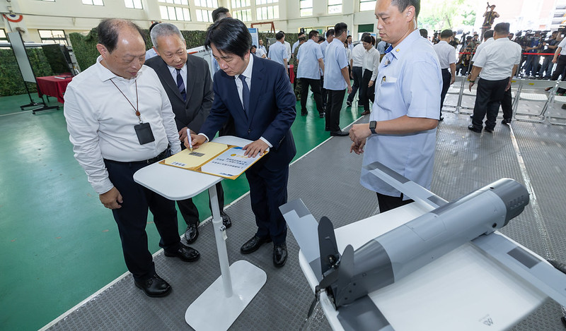 賴清德「視導國家中山科學研究院航空研究所無人機發展現況」&nbsp;&nbsp;&nbsp;圖：總統府提供