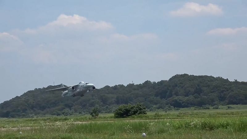 日本防衛廳表示， XEC-2 具備針對敵方雷達進行干擾、壓制通訊、蒐集電子情報等能力，可向友軍 F-35 戰機提供支援或作戰協助。&nbsp;&nbsp;&nbsp;圖：擷取自 @atla_kouhou_jp X 分享影片
