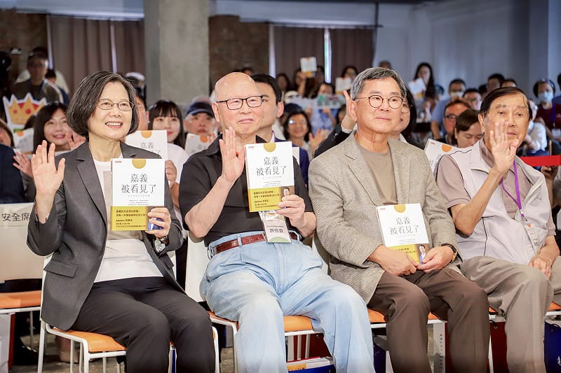 前總統蔡英文、陳唐山、許信良及陳明文等民進黨大咖均出席翁章梁「嘉義被看見了」新書發表會。&nbsp;&nbsp;&nbsp;圖：嘉義縣府提供