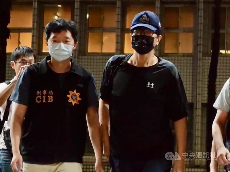網路謠傳中聯油品4月檢出苯駢芘超標，卻因5月世界衛生大會（WHA）遭政府要求保密。衛福部食藥署駁斥，強調相關內容並非事實。台北地檢署17日指揮警調約談涉嫌散布謠言的許姓男子到案說明。中央社記者林長順攝　115年7月17日&nbsp;&nbsp;&nbsp;