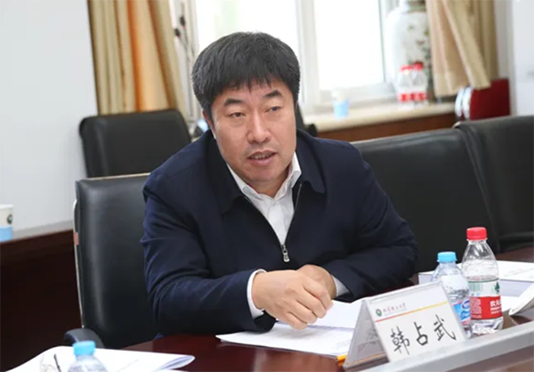 國家菸草專賣局原黨組成員、副局長韓占武涉受賄「數額特別巨大」遭移送檢察機關調查。 圖:翻攝陸網/觀察者 國家菸草專賣局原黨組成員、副局長韓占武涉受賄「數額特別巨大」遭移送檢察機關調查。 圖:翻攝陸網/觀察者