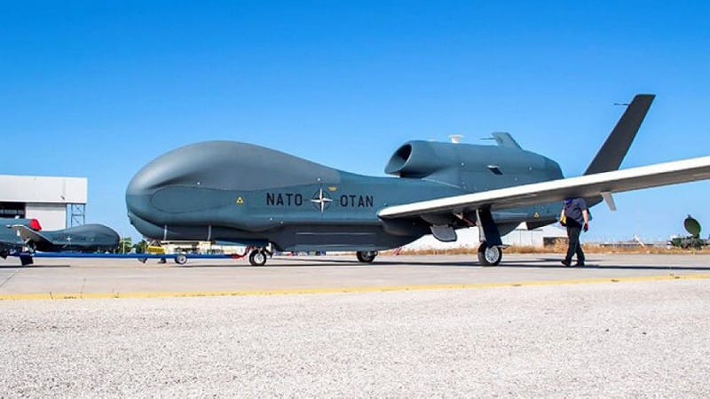 學者分析, MQ-4C 無人機配備光電、紅外線成像及訊號情報(SIGINT)感測器,能補足現役 RQ-4D 無人機的不足,成為追蹤俄羅斯走私船隻影子艦隊的最佳利器。 圖:翻攝自 X @slmhktn 學者分析, MQ-4C 無人機配備光電、紅外線成像及訊號情報(SIGINT)感測器,能補足現役 RQ-4D 無人機的不足,成為追蹤俄羅斯走私船隻影子艦隊的最佳利器。 圖:翻攝自 X @slmhktn
