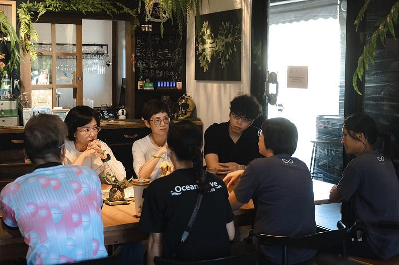 新北市長候選人、立法委員蘇巧慧今(21)日於社群平台公布她拜訪瑞芳鼻頭角,與當地青年、里長交流,傾聽第一線需求。 圖:蘇巧慧競選辦公室提供 新北市長候選人、立法委員蘇巧慧今(21)日於社群平台公布她拜訪瑞芳鼻頭角,與當地青年、里長交流,傾聽第一線需求。 圖:蘇巧慧競選辦公室提供