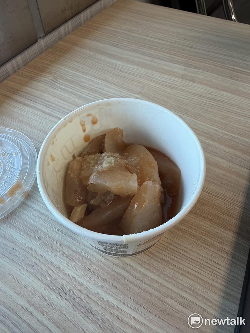 賴清德中執會請吃炸肉圓。 圖:高逸帆/攝 賴清德中執會請吃炸肉圓。 圖:高逸帆/攝