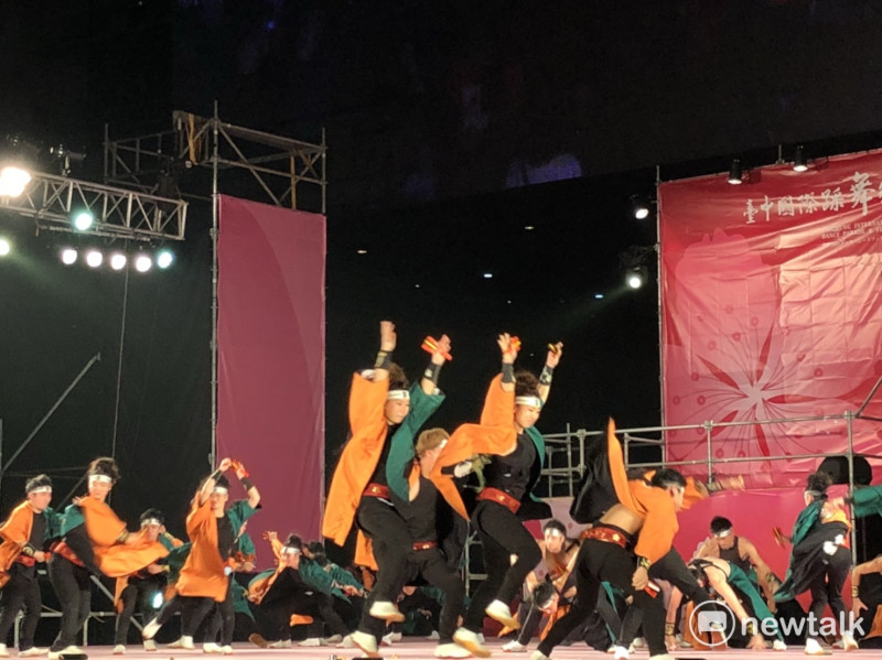 2017台中國際踩舞祭，日本愛知縣名名古屋的「 笑゛」，由100名男女成員所組成，以被聯合國教科文組織列為世界無形文化遺產的「犬山祭」作為主題，進行舞蹈活動。   圖:陳奕/攝